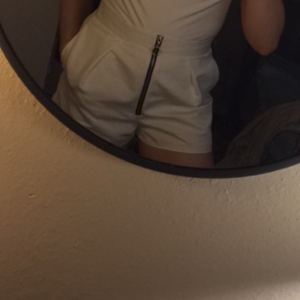 Topshop High Waist White Shorts with Zipper Detail Size 6 Excellent Condition - Picture 3 of 9